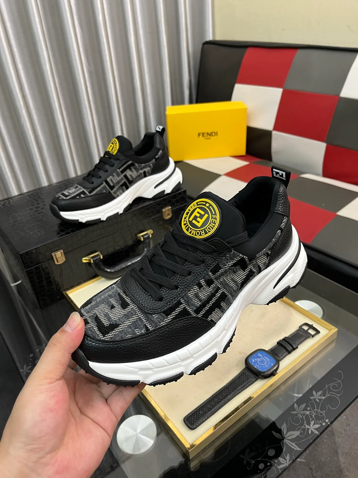 Men's Men's Shoes💰458⌚️⌚️[FENDI] Fendi's classic and comfortable men's, this sophisticated sneaker is made of soft calfskin➕genuine leather lining➕original ultra-light rubber material with rough outsole. This unique and light style suits the casual and sophisticated sensibility of this season. Size: 38-443️⃣Colors available